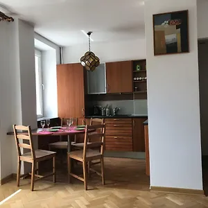 Nina Na Bielańskiej , Warszawa Polska